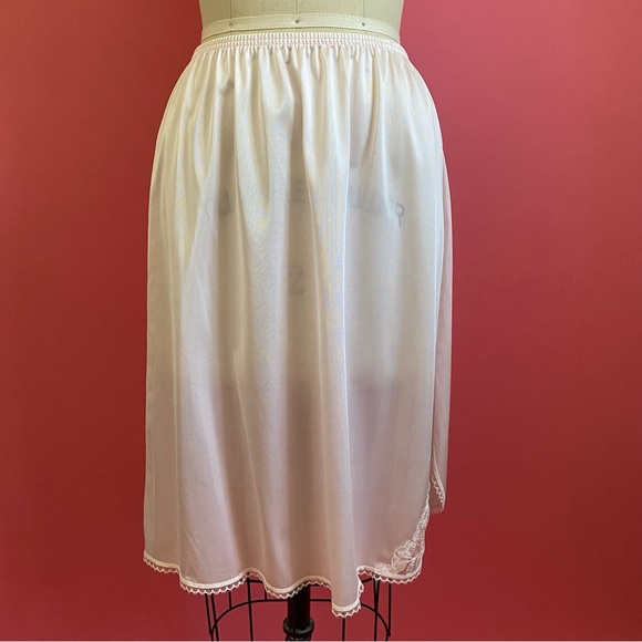 Vanity Fair Intimates & Sleepwear Vintage Delicate Vanity Fair